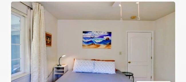 Building Photo - 331 Bonite St