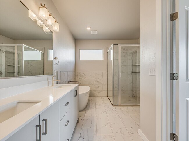 Building Photo - Beautiful New Construction Home in Edmond/...