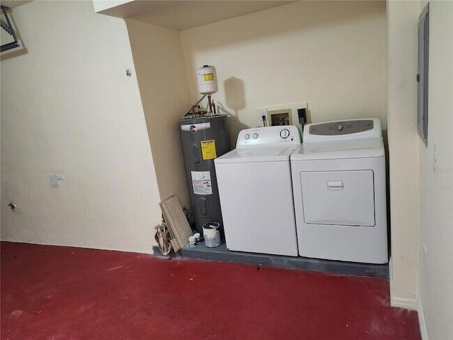 Building Photo - 6330 Green Oaks Cir