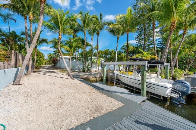 Building Photo - 2780 NE 16th St