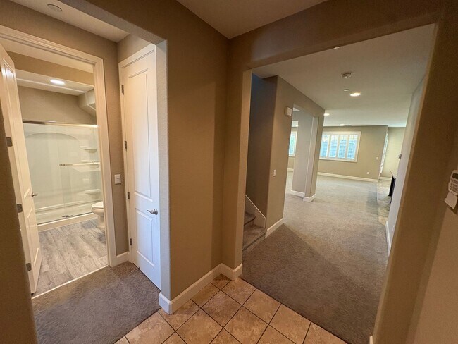 Building Photo - Spacious 4 Bed 3 Bath Tracy Home