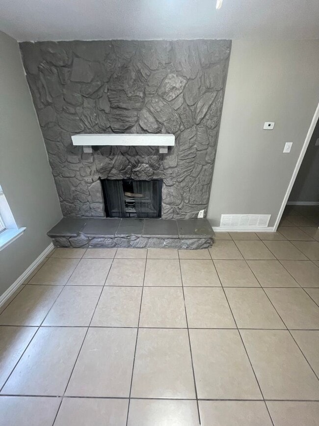 Building Photo - 412 Hollandale Cir