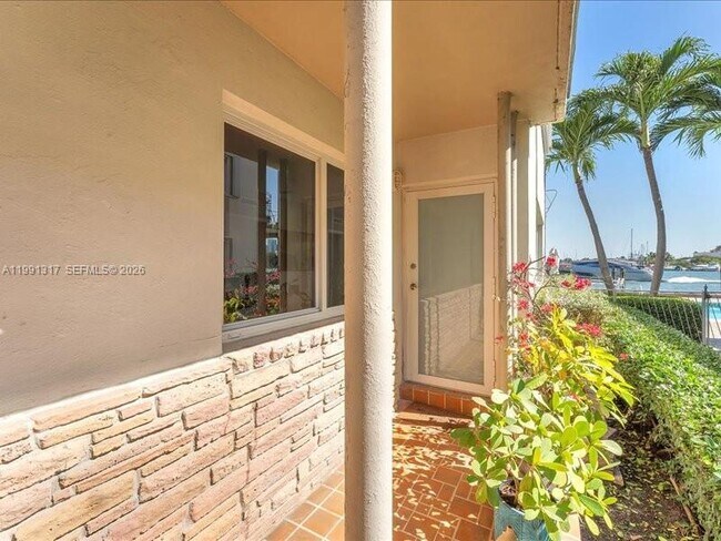 Building Photo - 1130 Venetian Way