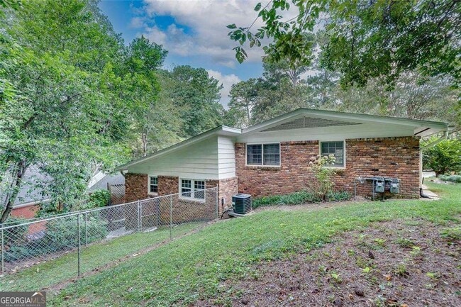 Building Photo - 799 Marstevan Dr NE