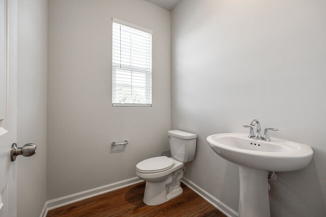 Building Photo - Beautiful 3-bedroom, 3.5 bath townhome in Elizabeth of fabulous Fort Mill!!