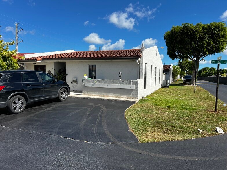 Building Photo - 9466 SW 5th Ln