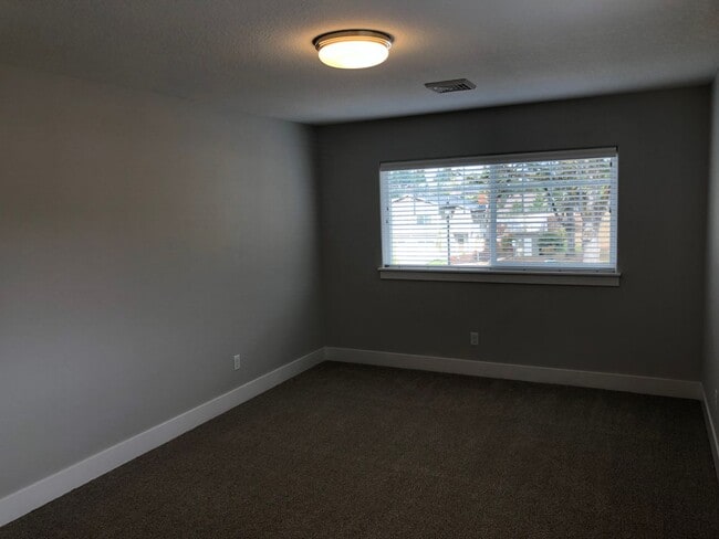 Building Photo - 1012 Big Fir Pl S