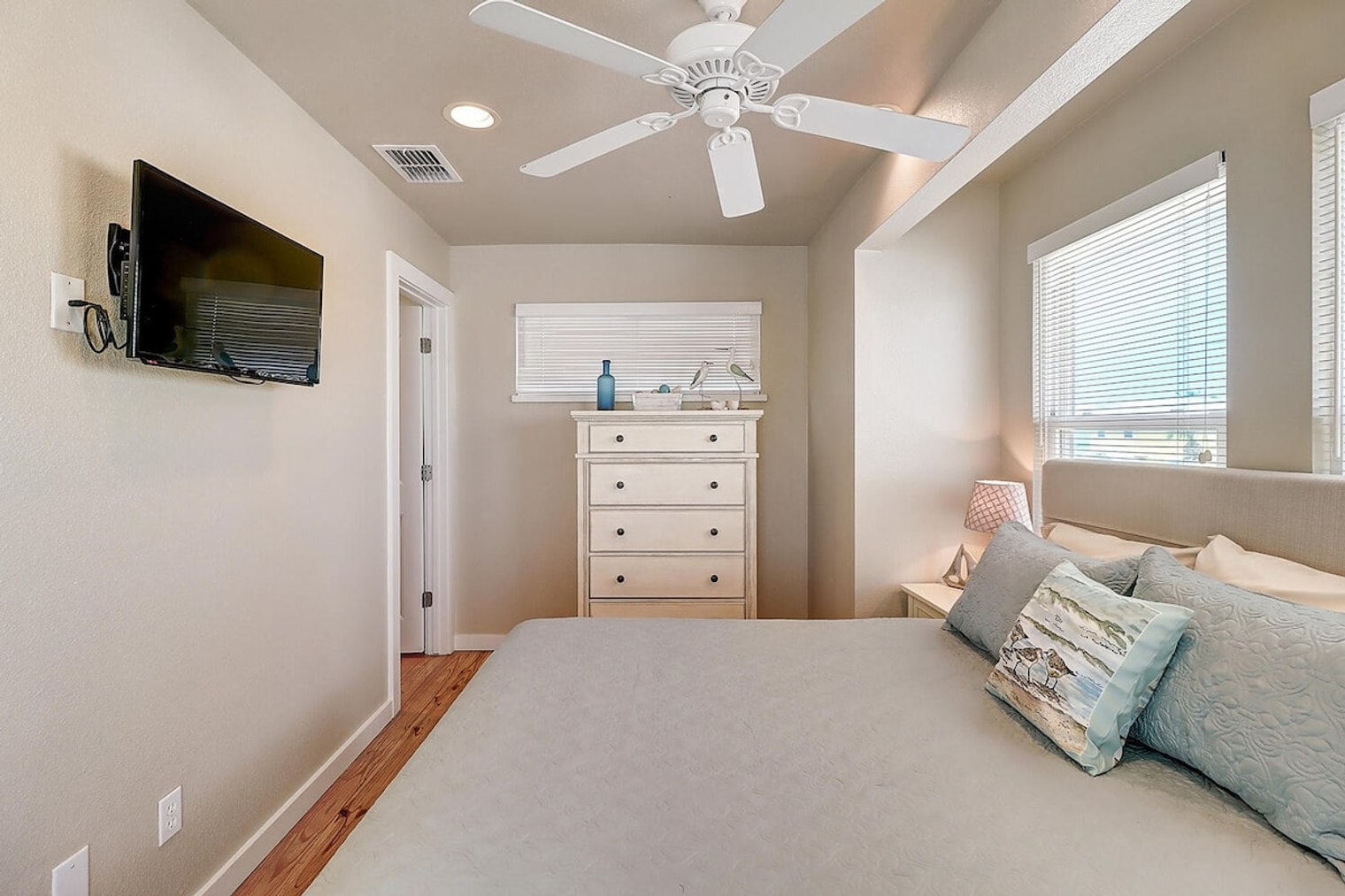 Building Photo - 2606 Eleventh Street-SI ID1023248P