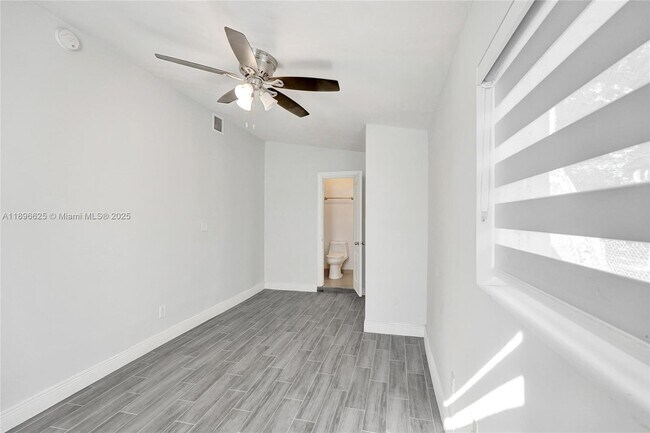 Building Photo - 119 SW 22nd Ave