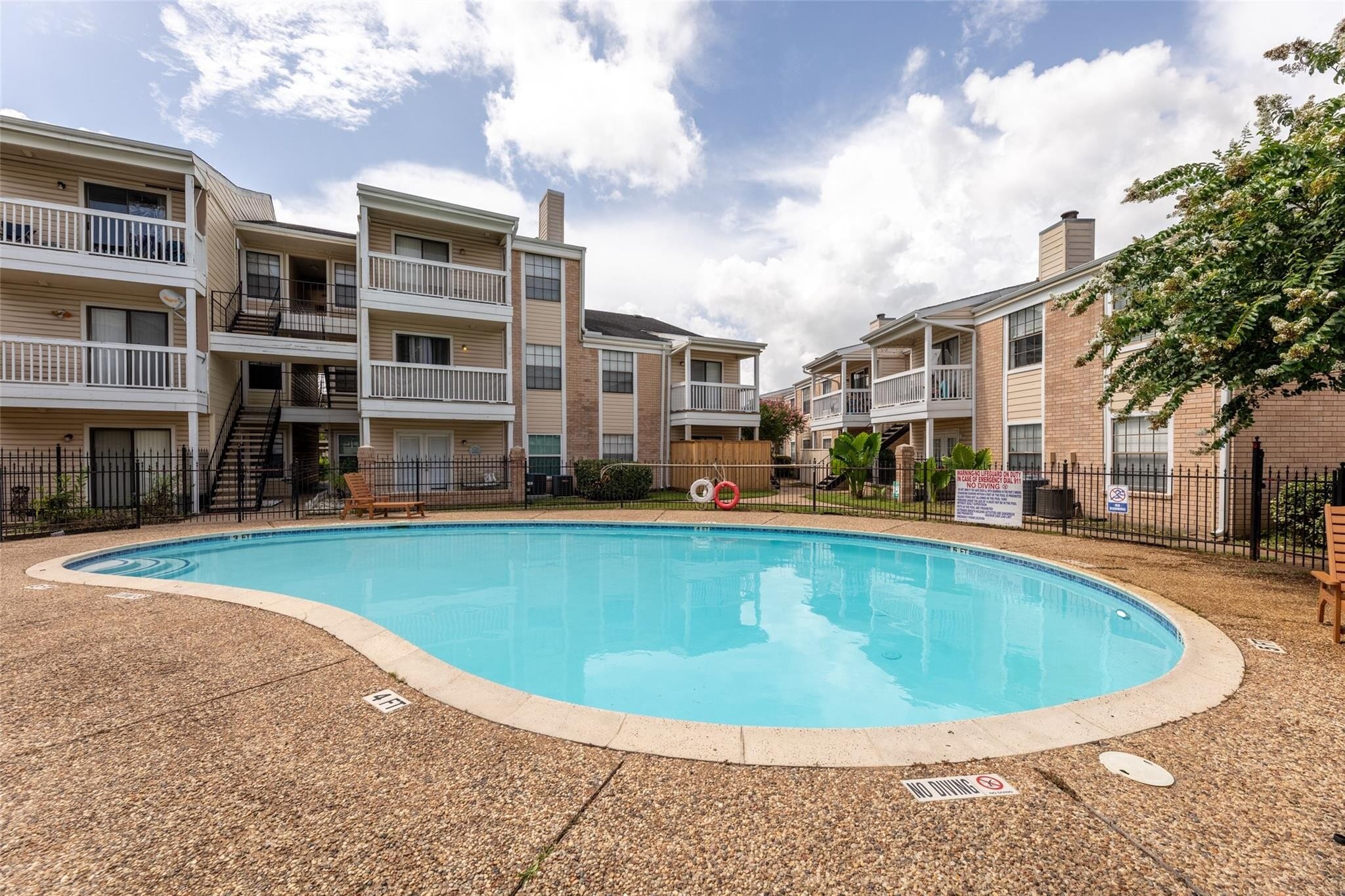 Building Photo - 2750 Holly Hall St