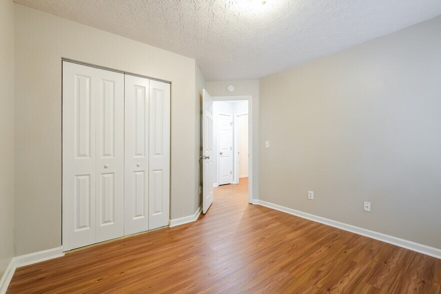 Building Photo - 533 Arrowhead Dr
