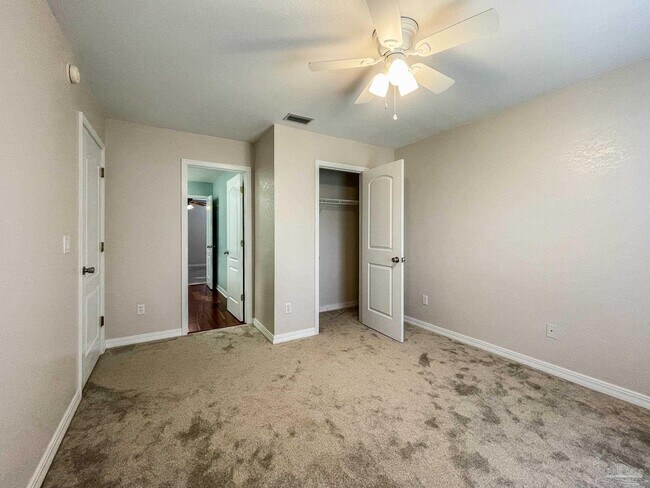 Building Photo - 512 Carson Dr