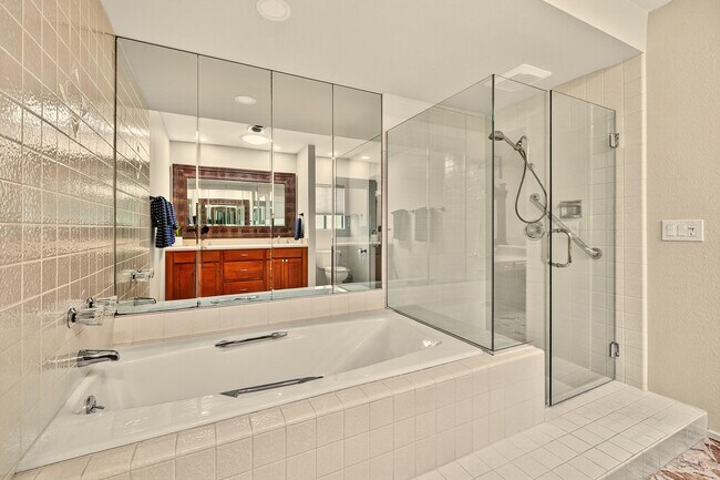 Building Photo - 1570 S La Verne Way