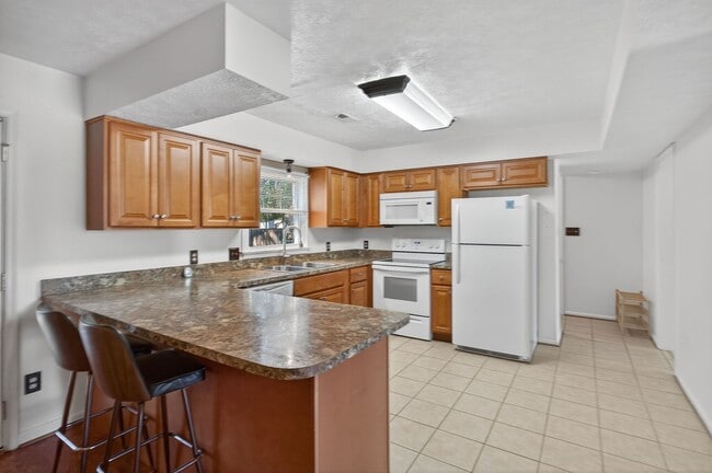 Building Photo - 40 Westview Dr
