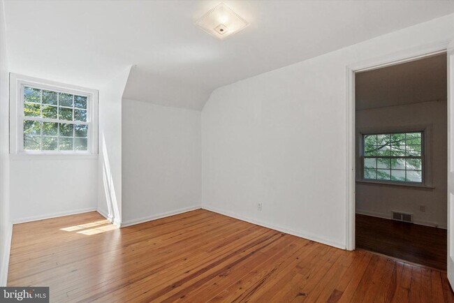 Building Photo - 433 Haverford Rd