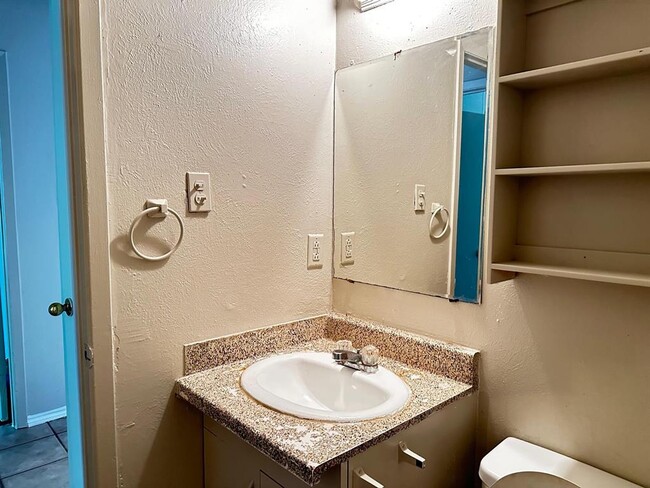 Building Photo - 1102 Hickory Grove Dr