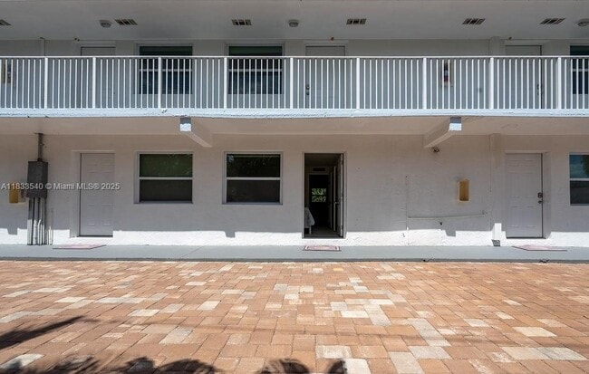 Building Photo - 2305 Tamarind Dr