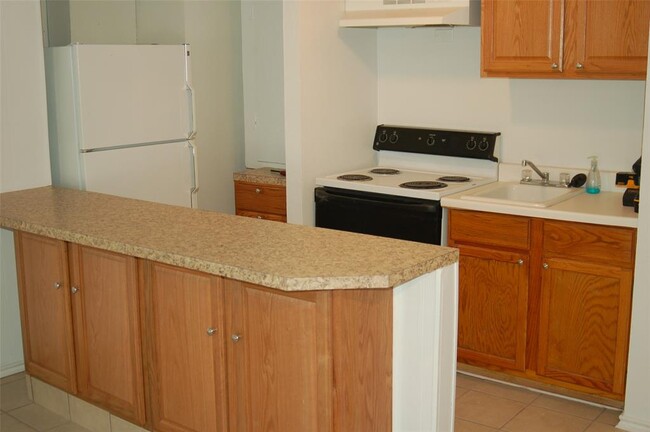 Building Photo - 5914 Lago Vista Way
