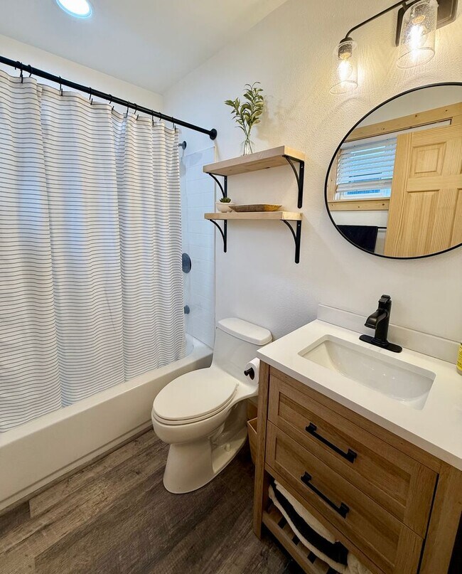 Building Photo - LIKE BRAND NEW SOLDOTNA HOME!