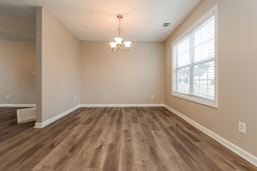 Building Photo - 6612 Chestnut Oaks Ridge