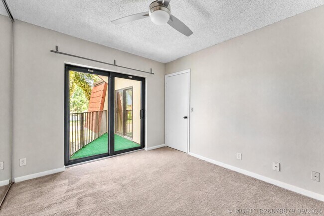 Building Photo - 3750 Victoria Dr