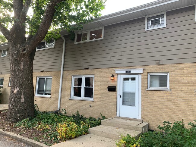 Building Photo - 811 Hibbard Rd