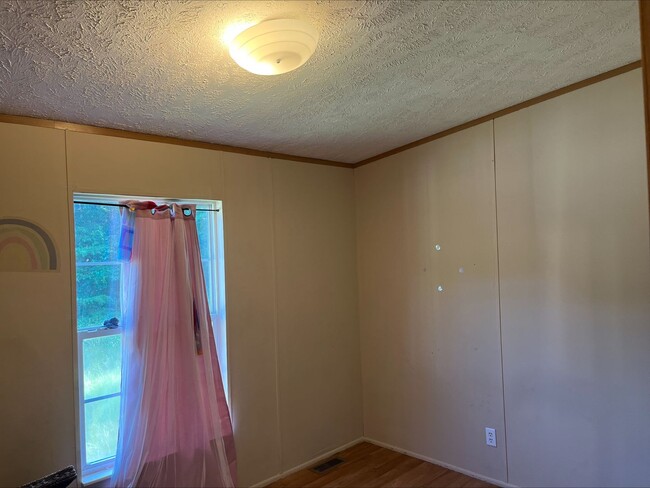 Building Photo - 3bed/2ba Single Family Home