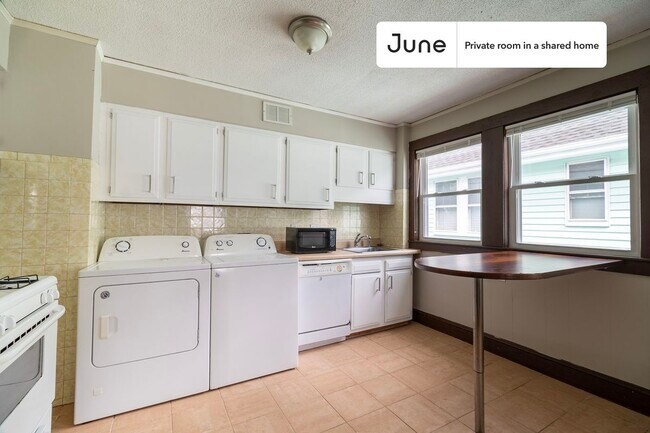Building Photo - Room in Shared 4 bed/1 bath home in Somerville
