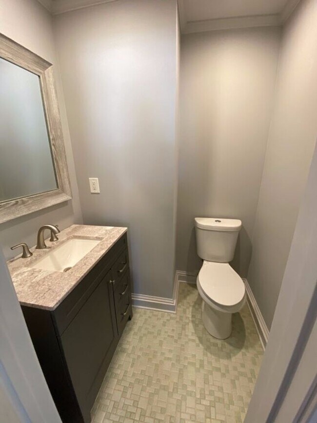 Building Photo - Lovely, Brick Ranch near Historic Duluth!