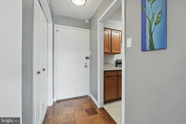 Building Photo - 2501 Calvert St NW