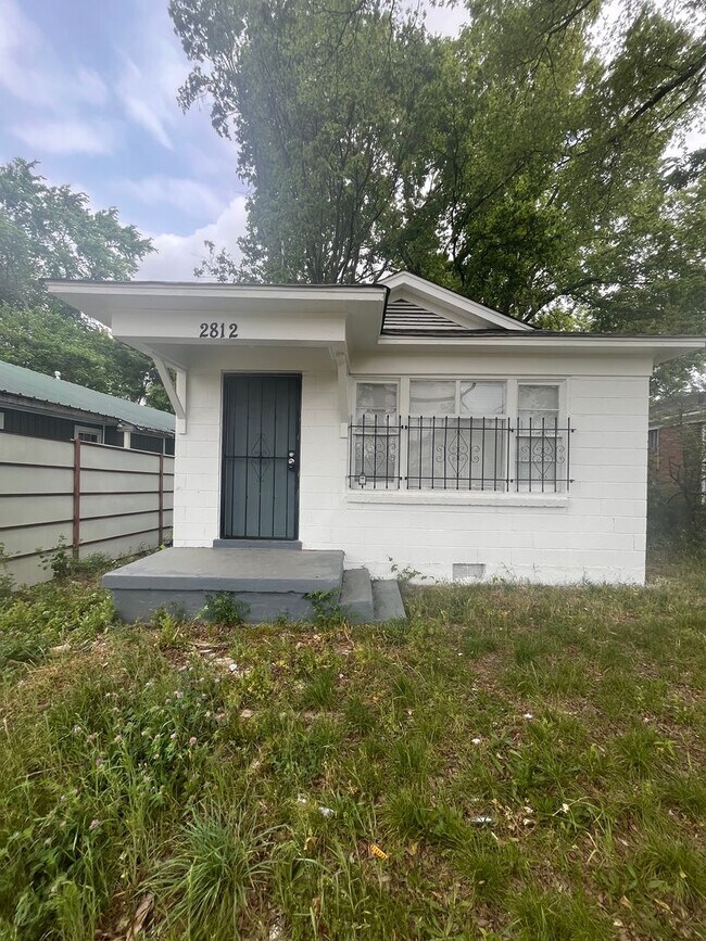 Building Photo - 2812 Amsden Ave