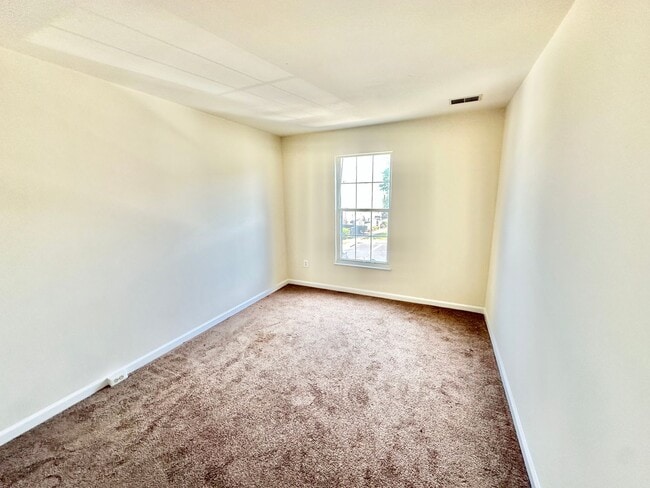 Building Photo - Fantastic 3 Bedroom Townhouse in Wellingto...
