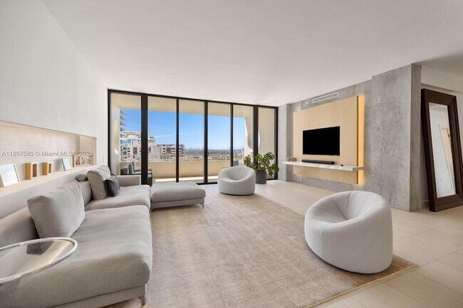 Primary Photo - 10205 Collins Ave