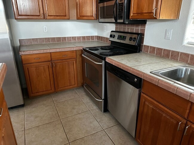 Building Photo - Fully furnished Rental Available Now