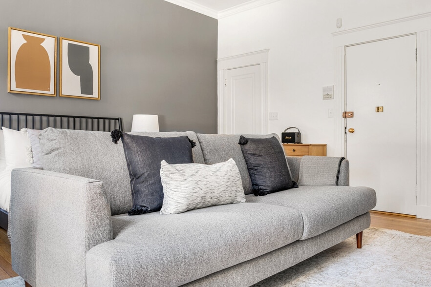 Building Photo - 232 Newbury St