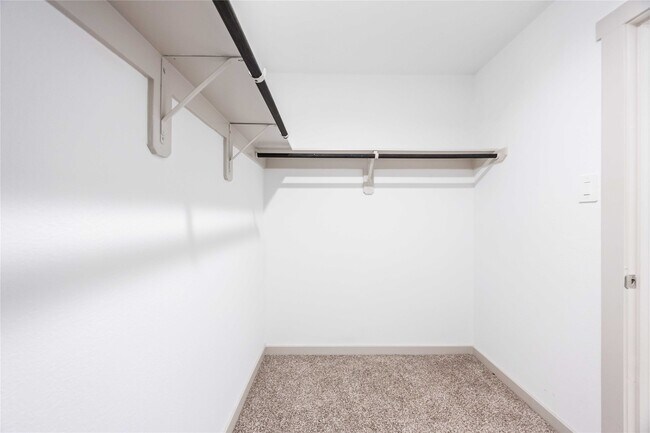 Building Photo - 7826 Cattleman Vly Dr