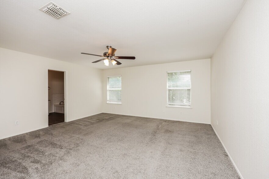 Building Photo - 2216 Overlook Ln