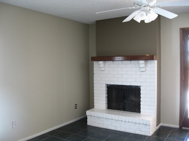 Building Photo - 545 W 37th Pl