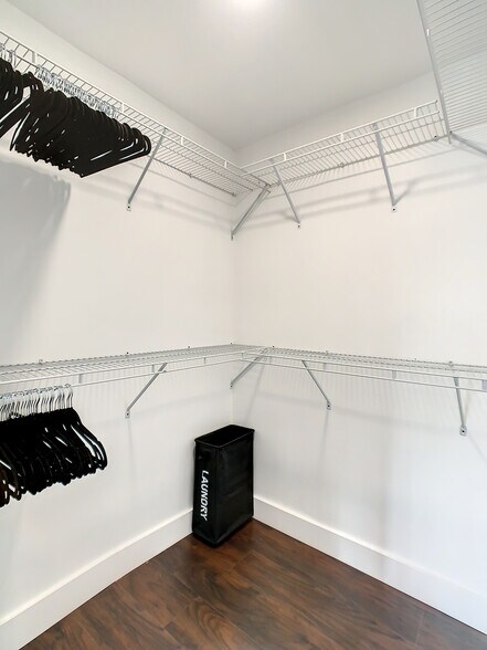 Building Photo - 2714 SW 36th Ave