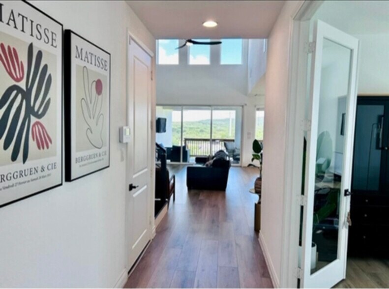 Building Photo - 272 Navarro