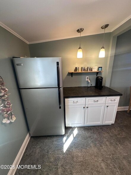 Building Photo - 402 Maple Dr