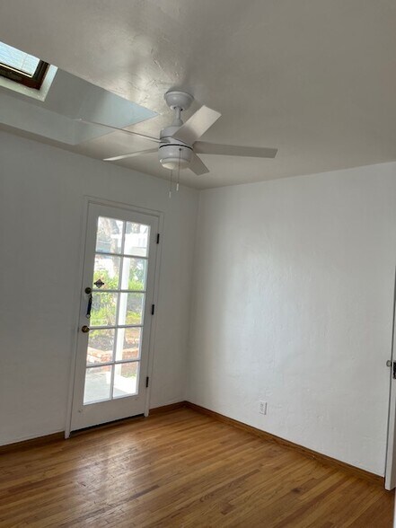 Room 2 - 1170 W Summerland Ave