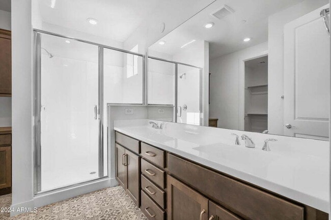 Building Photo - Luxurious Condo in Sterling Grove