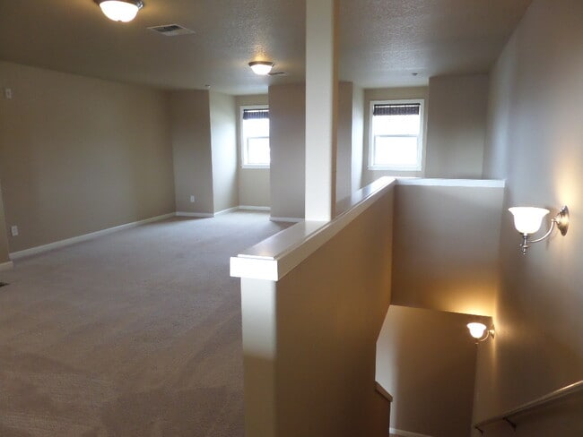 Building Photo - The Oaks Live/Work Townhomes