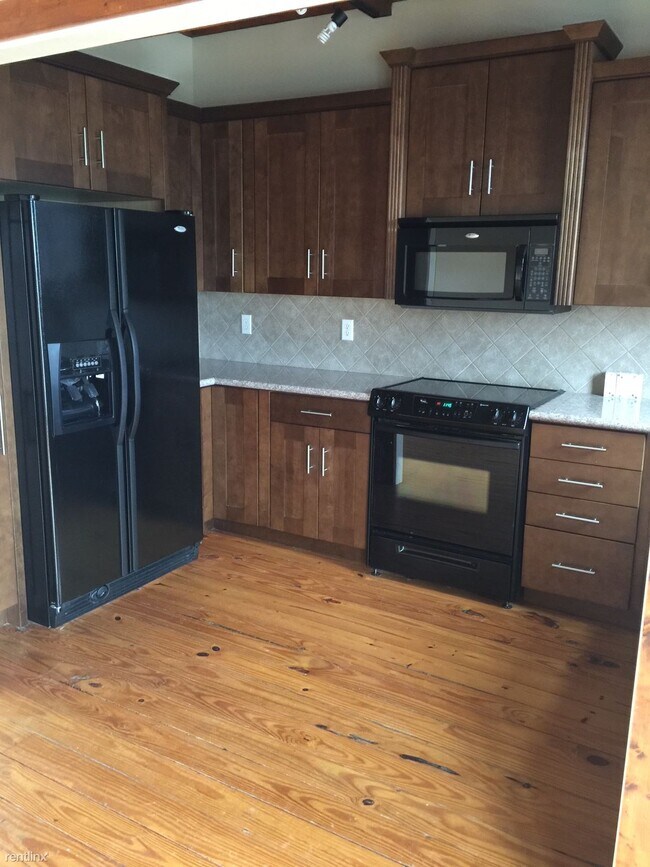 Building Photo - 2 br, 2 bath Townhome - 443 McAdoo Ave