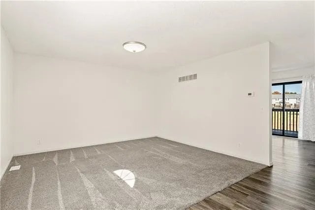 Building Photo - 215 Stonebridge Ln