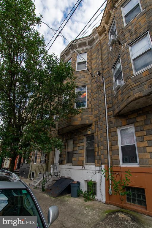 Building Photo - 616 Tasker St