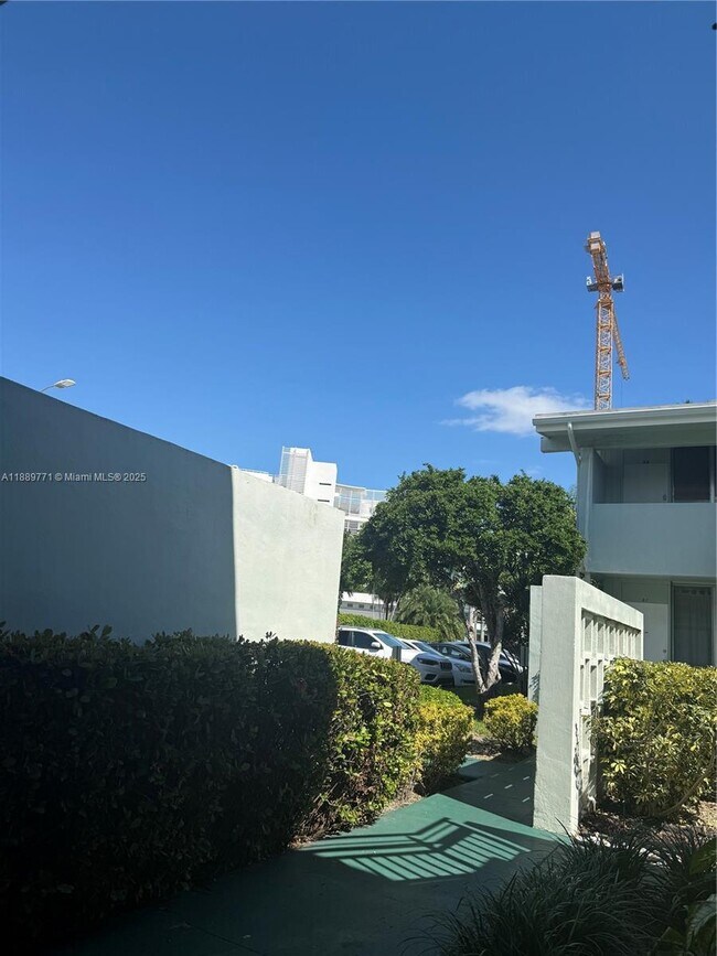 Building Photo - 1070 98th St