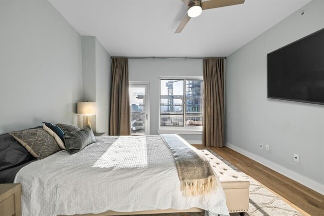 Building Photo - 603 Davis St