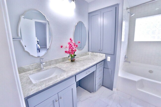 Building Photo - 727 Bunker Hill Rd